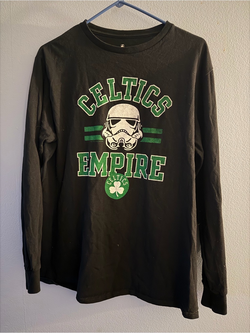 Men’s large NBA BOSTON Celtics Empire Long-Sleeve Shirt - Black & Green